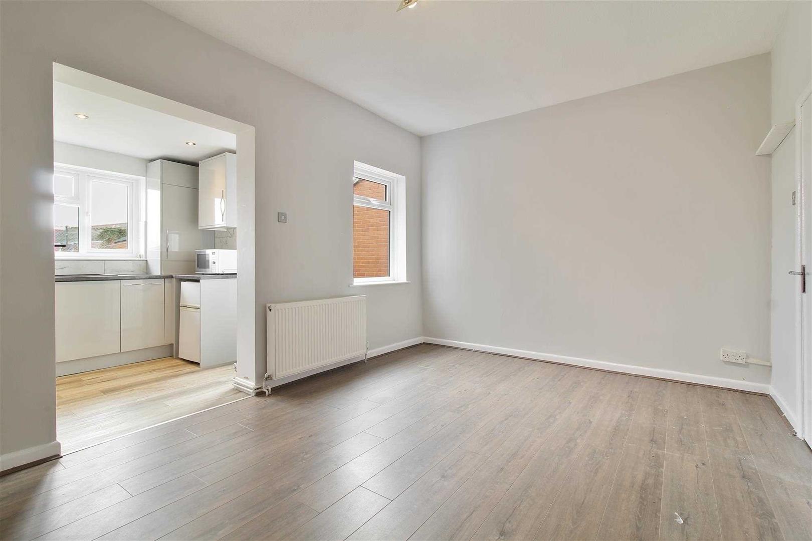 3 bed property in Cobden Road, Chesterfield
